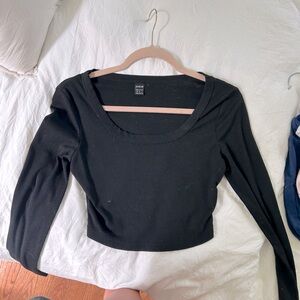 black long sleeve crop